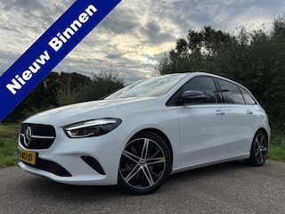 Mercedes-Benz B-klasse 180 Luxury Line Automaat | Panoramadak | Leder | Camera | Key-Less | Apple CarPlay-Android Auto | PDC | LED