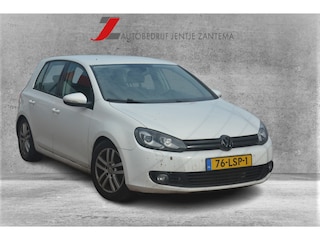 Volkswagen Golf 1.2 TSI Highline BlueMotion INGERUILD EXPORT of HANDEL auto heeft een lekke koppakking rookt erg motor draait nog gewoon.