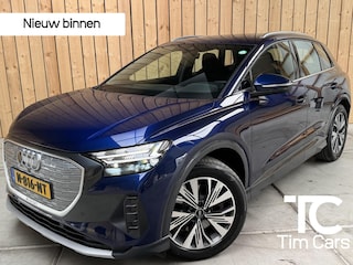 Audi Q4 40 Launch edition Advanced Plus 77 kWh SoH 95,39% | Achteruitrijcamera | Adaptieve cruise control | Apple CarPlay/Android Auto | Matrix LED | Navigatiesysteem | Voorstoelen verwarmd | Warmtepomp | Parkeersensoren voor en achter
