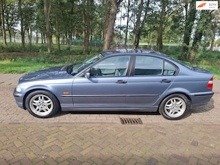 BMW 318i Executive apk 5-2027 km stand 191405