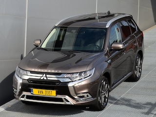 Mitsubishi Outlander PHEV 2.4 INTENSE PLUS 4WD | PLUG IN HYBRID | SoH 85% | V2H | ADAPTIEF CRUISE | TREKHAAK 1500KG | ELEKTR. ACHTERKLEP | FABRIEKSGARANTIE TOT 20-01-2028* | ALL IN RIJKLAAPRIJS