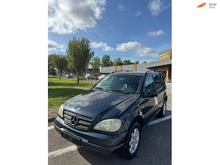 Mercedes-Benz ML 320 (GRIJS KENTEKEN) Airco Electric pakket LMV 17 Cruise Control HANDELSPRIJS!