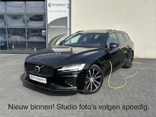 Volvo V60 2.0 T8 Plug-in hybrid AWD Ultimate Dark | Zwenkbare trekhaak | Panoramadak | Adaptieve cruise | Memory | Harman Kardon |