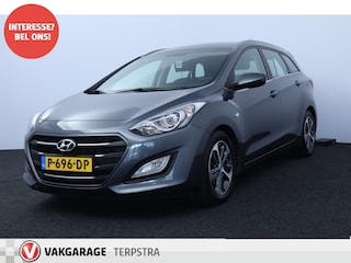 Hyundai i30 CW 1.4 i-Drive/ Stoel + Stuurverw./ 16'' LMV/ Airco/ Cruise/ Elek. pakket/ Isofix/ Bluetooth/ Armsteun/ Multi. LEDER. Stuur/ Mistl./ PDC/ LED Dagrijverl.