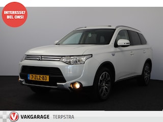 Mitsubishi Outlander 2.0 PHEV Instyle X-Line/ Schuif-Kanteldak!/ Automaat/ Elek.Klep/ Trekhaak/ Flippers/ Stoelverw/ 18''LMV/ LEDER/ Camera/ Clima/ Navi/ Cruise/ Bluetooth/ Multi.LEDER.Stuur/ PDC Achter.