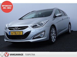 Hyundai i40 Wagon 2.0 GDI i-Catcher/ Pano-Dak!/ Trekhaak/ Camera/ Bi-Xenon/ 18"LMV/ Elek.Stoel/ Stoelverw./ Keyless/ Clima/ Navi/ Cruise/ Bluetooth/ Multi.LEDER.Stuur/ PDC.