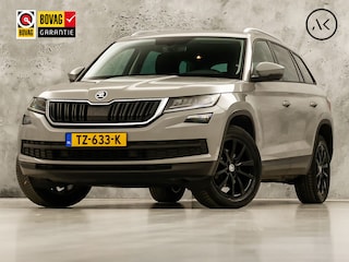 Skoda Kodiaq 1.5 TSI Sport 7 Persoons 150Pk Automaat (APPLE CARPLAY, GROOT NAVI, CLIMATE, GETINT GLAS, SPORTSTOELEN, ADAPTIVE CRUISE, PARKEERSENSOREN, TREKHAAK, NIEUWSTAAT)