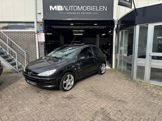 Peugeot 206 1.1 Pop' Art/sport velgen/Apk 07-2027/Zwart/sport Uitvoering!