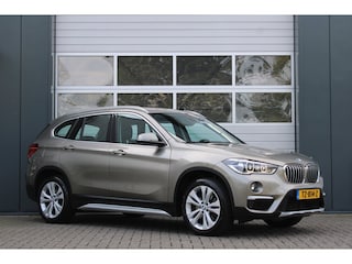 BMW X1 SDrive20i Orange Edition II Automaat Cruise/Camera/HeadUp/Stoelverwarming/LederMemory/PDC/Navi/Bluetooth/LED/18"LM/Trekhaak