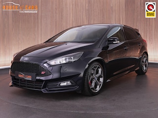 Ford Focus ST-3 2.0 250pk |Recaro's leder|bluetooth|cruise control|blind spot|navi|parkeer camera|18" LMV|