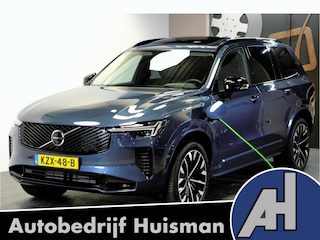 Volvo XC90 2.0 T8 AWD 335kW/456pk Aut8 Recharge Ultra Dark 7P ADAPT.CRUISE + HARMAN/KARDON + PANORAMADAK + HEAD-UP + STOEL-&STUURVERWARMING + PILOT ASSIST + LEDEREN DASHBOARD + 360 CAMERA + BLIS + LANE ASSIST + PD-GLASS + ACHTERBANKVERWARMING + 21" LM-VELGEN!