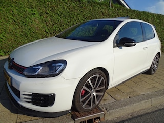 Volkswagen Golf 2.0 GTI EDITION - Panodak - Blth - Motor Monitor - LED