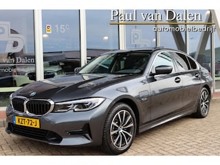 BMW 3-serie Limousine 320e 204PK ADVANCE Panodak | SOH 97% | Laser Light | HiFi | Live Cockpit | Camera | Dab | 17 Inch Lm |