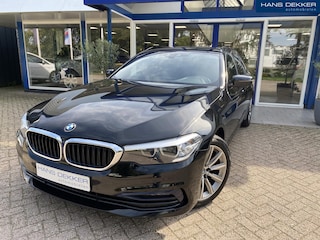BMW 5-serie Touring 520i Corporate Lease Executive Elek trekhaak / Sport Stoelen / Camera / Elek trekhaak / 18''