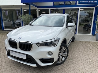 BMW X1 sDrive20i High Executive Stoelverwarming / Trekhaak / Head up / elek stoelen