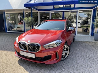 BMW M135i xDrive High Executive Edition Head up / Stuur & Stoel verwarming / ledere kuipstoelen / Harman & Kardon / 1e Lak