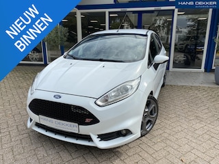Ford Fiesta 1.6 ST 5 deurs / Milltek Uitlaat / Recaro stoelen / Stoelverwarming/ cruise control/ Carplay / IOK