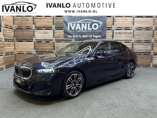 BMW i5 EDrive40 84 kWh Pro B&W M-Sport Pano iconic grill LED Navi Memory 19"LM
