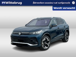 Volkswagen Tiguan 1.5 eHybrid 272pk DSG R-Line Edition / Panoramadak / App-Connect / Voorstoelen met massagefunctie / Head-Up Display / Resterende Fabrieksgarantie tot 02-02-2031 / 19''LMV