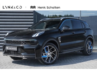 Lynk & Co 01 1.5 | 360° Camera | Panoramadak | Achteruitrijcamera | Elektrische bestuurdersstoel met geheugen | Stoelverwarming | Actieve bochtverlichting | Adaptieve Cruise Control | Stuurassistent | Lane Assist | Donkere hemel bekleding | Navigatie | Elektrische Achterklep | Keyless Entry | Dodehoekassistent