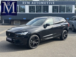 Volvo XC60 2.0 T6 Plug-in hybrid AWD Plus Black Edition SHOWROOM PRIJS VAN €51.900,- NU VOOR SLECHTS €49.877,- | LUCHTVERING | ELEK. TREKHAAK | STOEL + STOELVERWARMING | ACHTERBANK VERWAMRD | HARMAN KARDON | RIJKLAAR | FABRIEKS GARANTIE T/M 7-2027 | PANO |