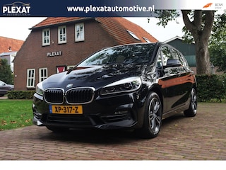 BMW 2-serie Tourer 220i High Executive Aut. | Panorama | Full Led | Facelift | Sportstoelen | Stoelverwarming | Trekhaak |