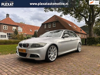 BMW 318i Business Line Sport Aut. | M-Pakket | Xenon | Historie | Sportstoelen | Alcantara | 18 Inch | Led Achterlichten |