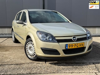 Opel Astra 1.8 Essentia AUTOMAAT / TREKHAAK / AIRCO