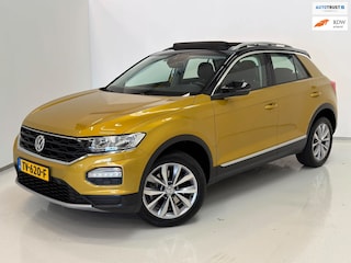 Volkswagen T-Roc 1.0 TSI Style / Pano / Trekhaak / Virtual