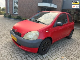 Toyota Yaris 1.0-16V VVT-i Terra / bj.2000 / airco / sportvelgen / export / APK tot 25/11/26 / NAP met 376726 km/ kleur: rood..