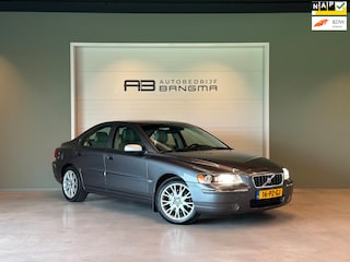 Volvo S60 2.5T AUTOMAAT SUMMUM-uitv|NAVIGATIE|CLIMA AIRCO|TREKHAAK|CRUISECONTROL|APPLE CARPLAY+ANDROID AUTO|MEMORY SEATS|LM-VELGEN