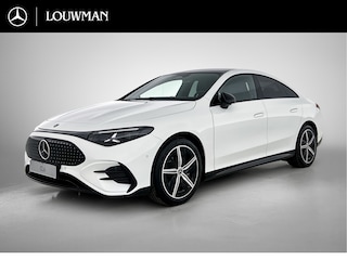 Mercedes-Benz CLA 200 AMG Nightpakket 58 kWh | Panoramadak | Alarm | Sfeerverlichting | Keyless Go | CarPlay | Stoelverwarming | Parkeerpakket met Camera | Sfeerverlichting | Stoelverwarming | Sportstoelen | Adaptieve cruisecontrol |