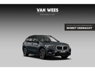 BMW X1 sDrive18i Business Edition Plus | Sport Line | 1e eigenaar | Origineel NL | Head-up | Panoramadak | Sportstoelen | Camera | Navigatie Plus | DAB | LED adaptief | Parkeerassistent