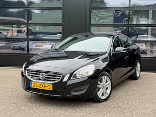 Volvo S60 1.6 T3 Momentum Clima Navi Aut.