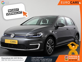 Volkswagen Golf Edition Navigatie Climate control Virtual cockpit Parkeersensoren V+A DAB+ Adaptive Cruise Control 17" Lichtmetalen velgen