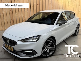 Seat Leon 1.5 eTSI FR Business Apple CarPlay/Android Auto | Cruise & climate control | LED verlichting | Navigatiesysteem | Rijstrooksensor | Parkeersensoren voor en achter | Trekhaak uitklapbaar
