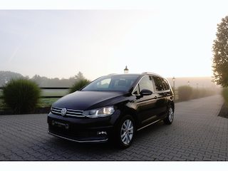 Volkswagen Touran 1.5 TSI Highline 7p | Stoelverwarming | Stuurwielverw. | Carplay | Massage | Adaptive Cruise |
