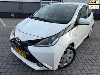 Toyota Aygo 1.0 VVT-i x-play*CAMERA*NAVI*ELKT-RAAM*AIRCO*APK*NAP