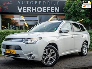 Mitsubishi Outlander 2.0 PHEV Instyle+ PANORAMADAK - ACC - CAMERA - STOELVERWARMING - LEDEREN BEKLEDING - LDW - PDC -TREKHAAK