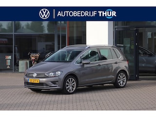 Volkswagen Golf Sportsvan 1.2 TSI Highline 110PK / 81kW DSG, Wegklapbare trekhaak, 17" LMV, achteruitrijcamera (Rear View), parkeersensoren voor en achter (PDC), Executive Pakket (navigatie, Bluetooth telefoonvoorbereiding), privacy glas, DAB+, cruise control, elektrisch verstel- en verwarmbare buitenspiegels, licht- en regensensor, reservewiel, 2-zone climatronic etc.