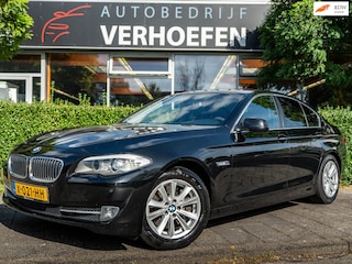 BMW 528i High Executive | M STYLING | XENON | STOELVERWARMING | CRUISE / CLIMATE | NAVIGATIE | LEDER |