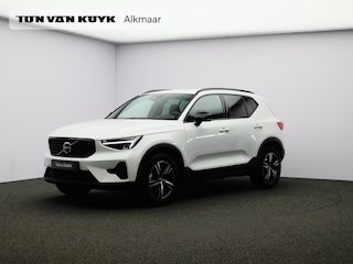 Volvo XC40 2.0 B4 Plus Dark / Trekhaak / Stoel+stuur+voorruitverwarming / Privacy glass / Harman Kardon