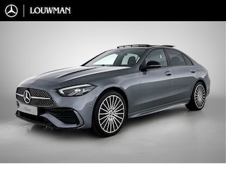 Mercedes-Benz C-klasse 300 e 140 Years Edition | Nightpakket | Parkeerpakket met 360°-camera | Panoramaschuifdak | DISTRONIC | Middenconsole metaalstructuur | GUARD 360° Plus | 19" multispaaks lichtmetalen AMG-velgen |