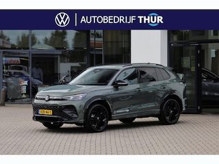 Volkswagen Tiguan 1.5 eHybrid R-Line Edition 204PK / 150kW DSG, beschikbaar vanaf 03/04/2027, Verwarmbare voorstoelen, verwarmbaar multifunctioneel lederen stuurwiel, wegklapbare trekhaak, panoramadak, dodehoekdetectie (Side Assist), Black Style Pakket, 20" 'York' LMV, draadloos Apple Carplay & Android Auto, achteruitrijcamera (Rear View), parkeersensoren voor en achter (PDC), LED Matrix (IQ.Lights), parkeerassistent (Park Assist Pro), 'Discover' navigatie, DAB+, 3-zone climatronic, elektrisch verstel-, verwarm- en inklapbare buitenspiegels, adaptieve onderstelregeling (DCC Pro), ErgoActive voorstoelen met massagefunctie etc.