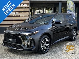 Toyota bZ4X Dynamic 71 kWh WARMTEPOMP STOEL/STUURVERWARMING EL-STOEL CLIMA 360-CAMERA LM-VELGEN BLIND-SPOT SENSOREN