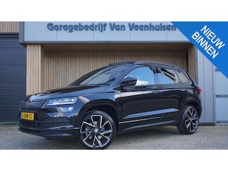 Skoda Karoq 1.5 TSI 150PK Sportline Business *Black Style* Pano.Dak Canton Virtual Stoel/Stuurverwarming Trekhaak 19inch LM *NL auto* 97549km!