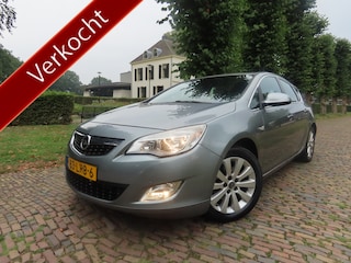 Opel Astra 1.6 Turbo Cosmo 180 PK!!! Climatecontrol Cruisecontrol Pdc Trekhaak Half leer Sfeerverlichting Lm Velgen***Goed Onderhouden***