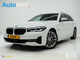 BMW 5-serie Touring 530e High Executive | Leder | Trekhaak | Harman/Kardon | 360 | HUD | Memory | Sfeerlicht | Carplay