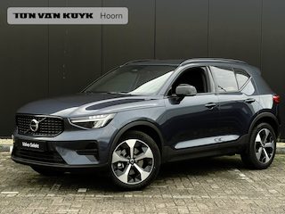 Volvo XC40 2.0 B4 Plus Dark / Stuur- Stoelverwarming / Trekhaak / Harman Kardon / All-Season banden / Apple Carplay / Android Auto / Adaptieve Cruise Control / Blis /