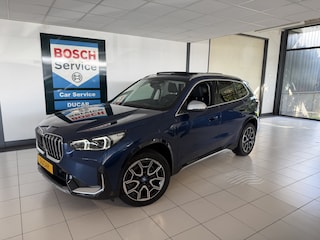 BMW X1 xDrive30e 327 PK Panoramadak / Leer / HUD / Trekhaak / 360 camera
